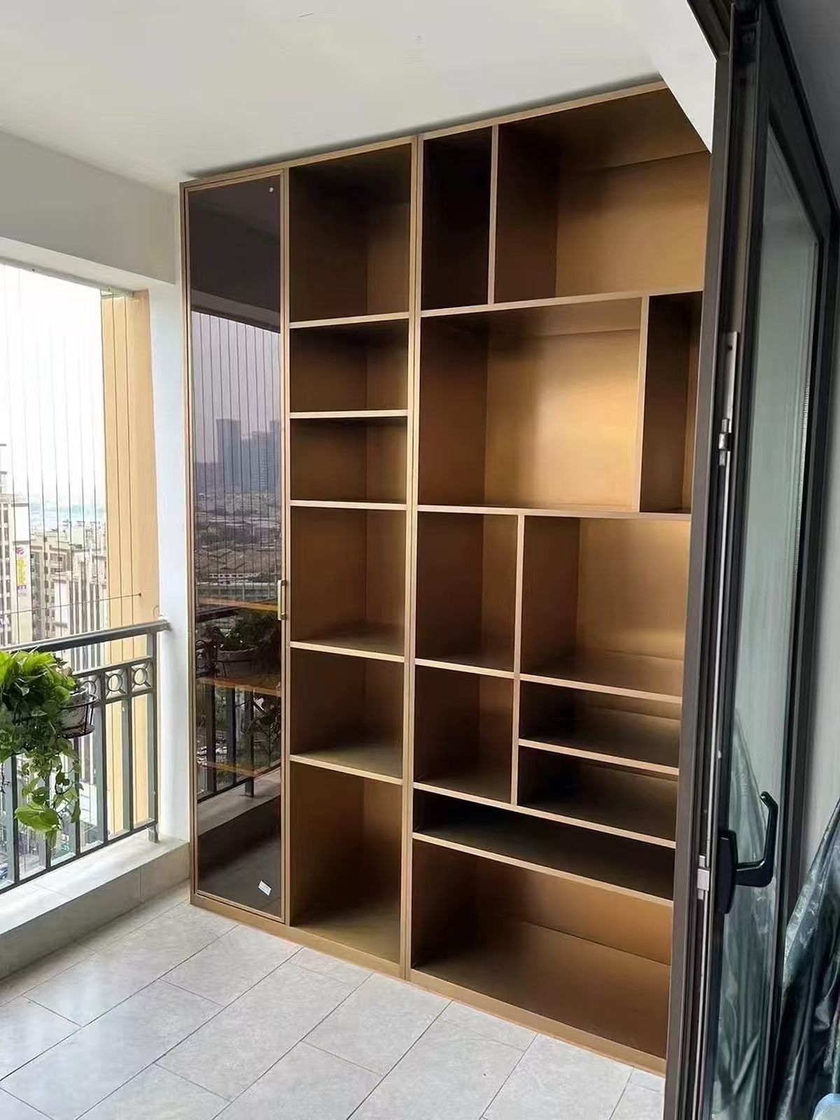 為什么高端場所都偏愛不銹鋼制品？揭秘不銹鋼展柜與酒柜的卓越優勢！